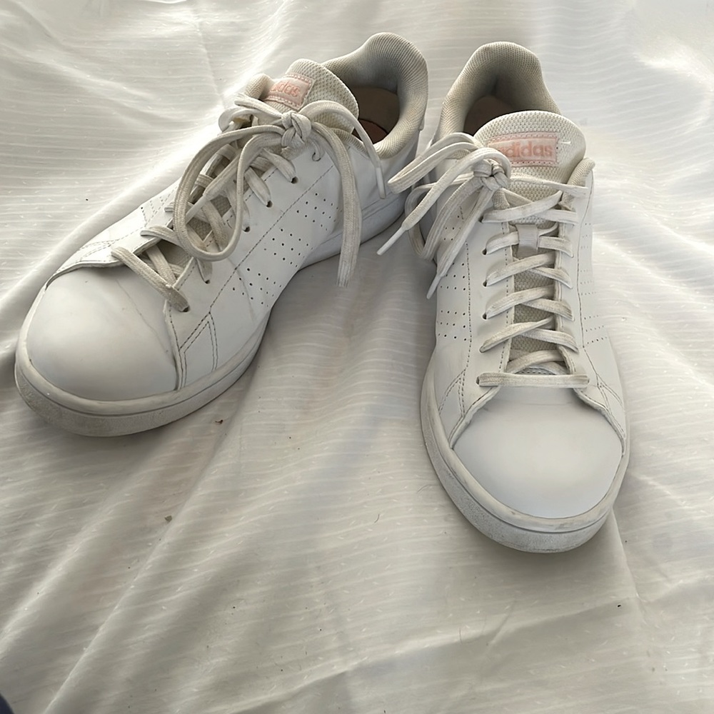Adidas white tennis shoes sneakers sport 8.5